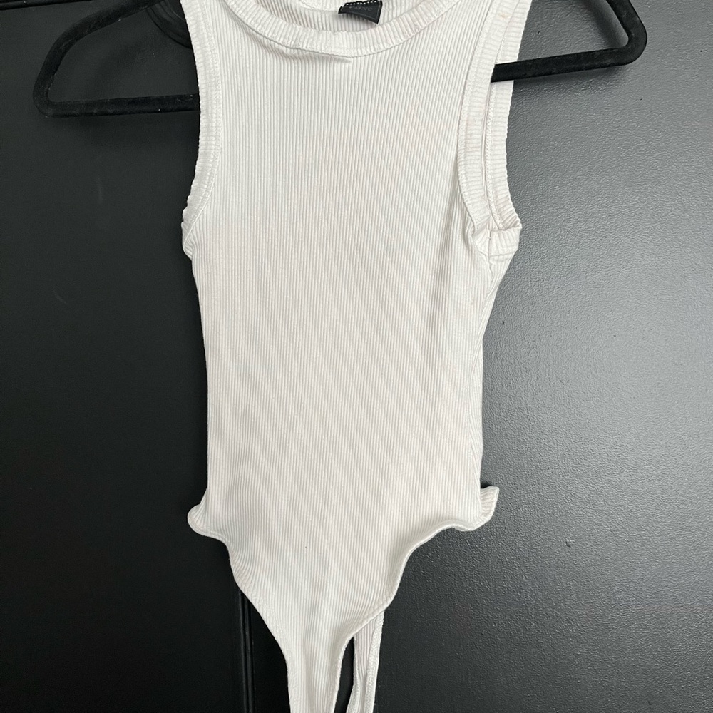 White Sleeveless One Piece - Picture 2 of 4